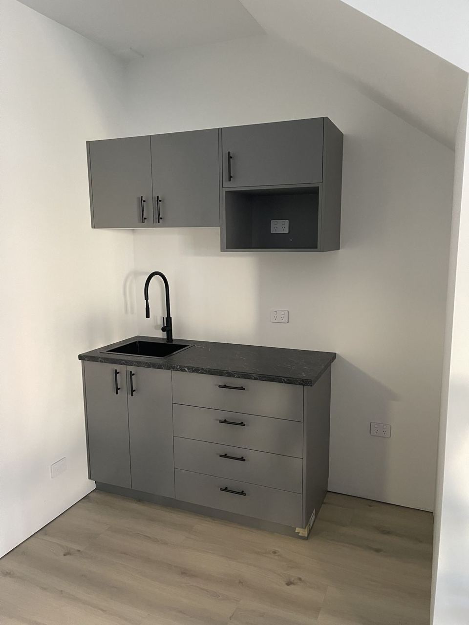 Commercial kitchenette