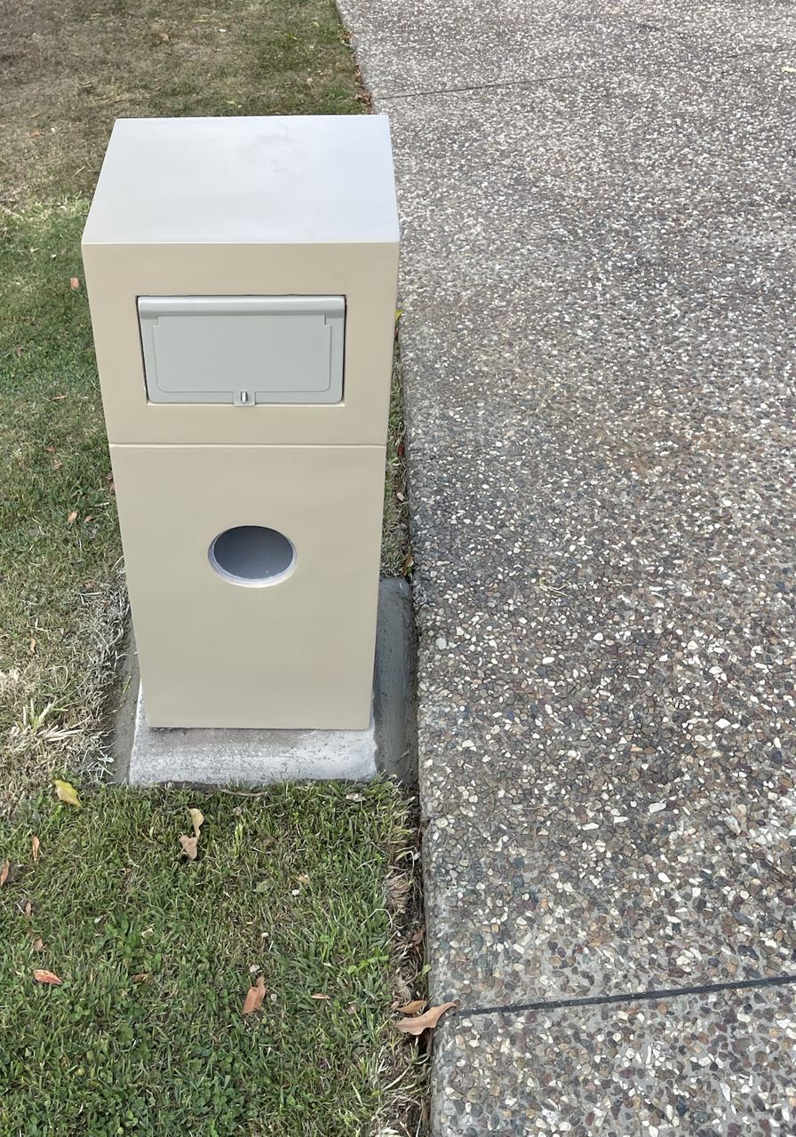 Rendered letterbox pillar